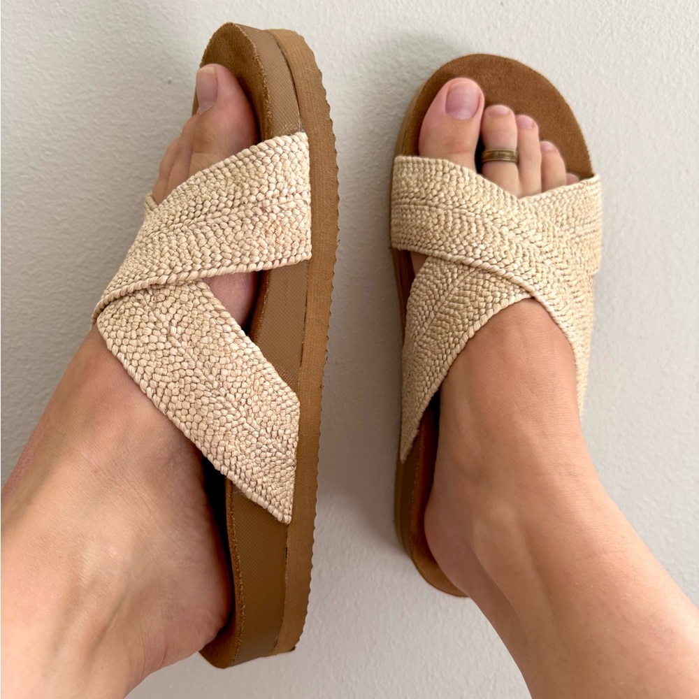 Women's Crossover Cream Sandals